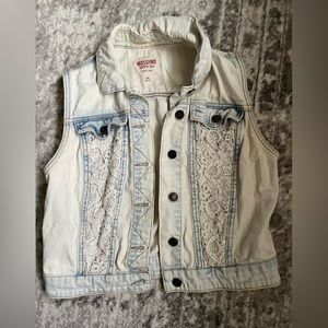 Mossimo womens sleeveless jean jacket medium